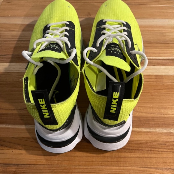 Nike Men’s Size 10 - CV2220-700 Air Zoom-Type SE Volt